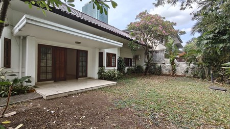 Rumah cantik terawat daerah nya tenang lokasi di kebayoran baru