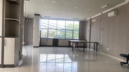 Ruko 5 lanta uk 5x17 m2 Royal Sunter Hoek Selatan Timur parkir luas