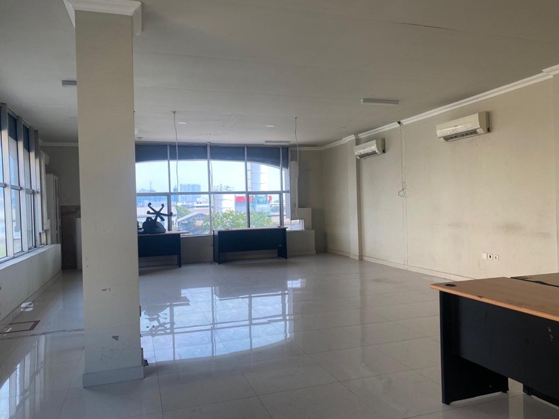 Ruko 5 lanta uk 5x17 m2 Royal Sunter Hoek Selatan Timur parkir luas