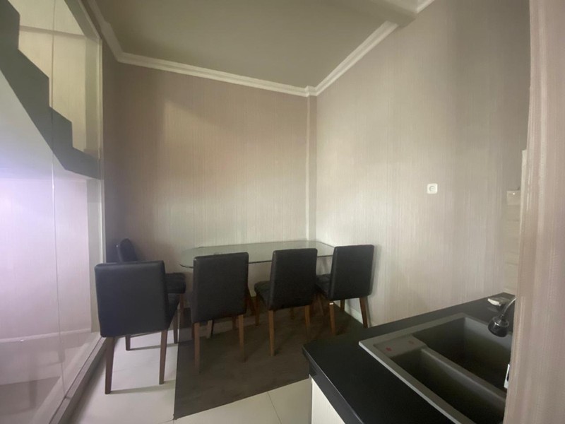 Ruko 5 lanta uk 5x17 m2 Royal Sunter Hoek Selatan Timur parkir luas