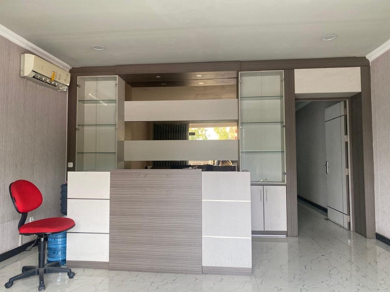 Ruko 5 lanta uk 5x17 m2 Royal Sunter Hoek Selatan Timur parkir luas