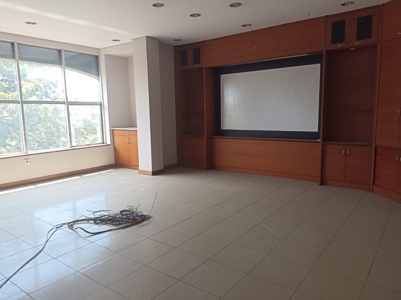 Ruko Royal Sunter gandeng 5 lantai menghadap jalan utama bagus