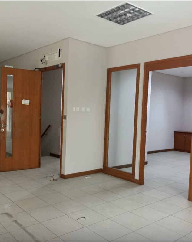 Ruko Royal Sunter gandeng 5 lantai menghadap jalan utama bagus