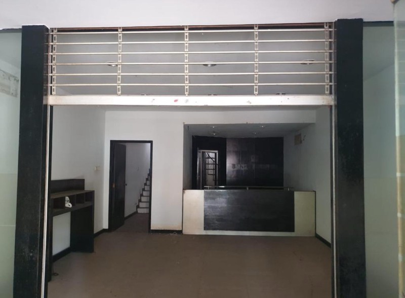 Ruko 2.5 lantai deretan Metro Sunter Plaza hadap Selatan ex bank