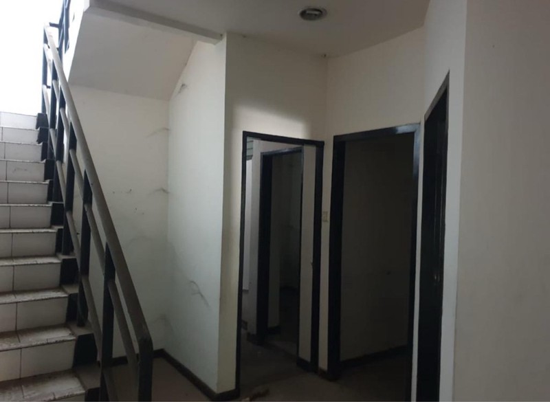 Ruko 2.5 lantai deretan Metro Sunter Plaza hadap Selatan ex bank