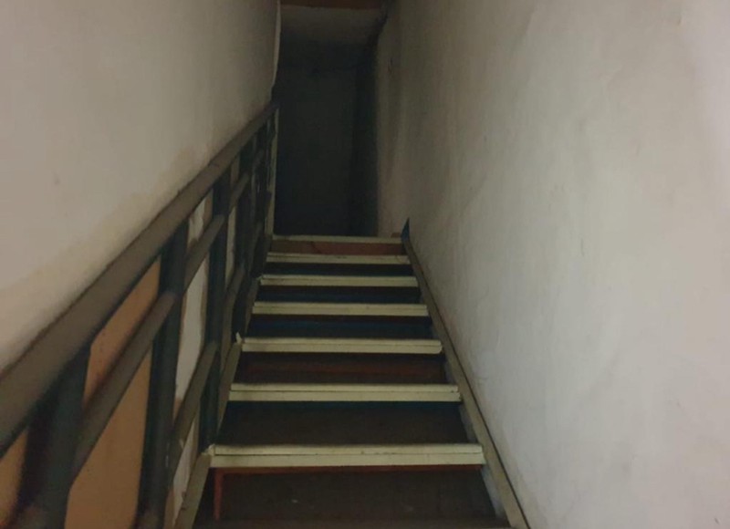 Ruko 2.5 lantai deretan Metro Sunter Plaza hadap Selatan ex bank