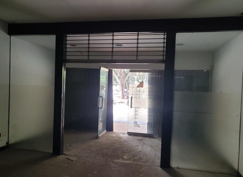 Ruko 2.5 lantai deretan Metro Sunter Plaza hadap Selatan ex bank