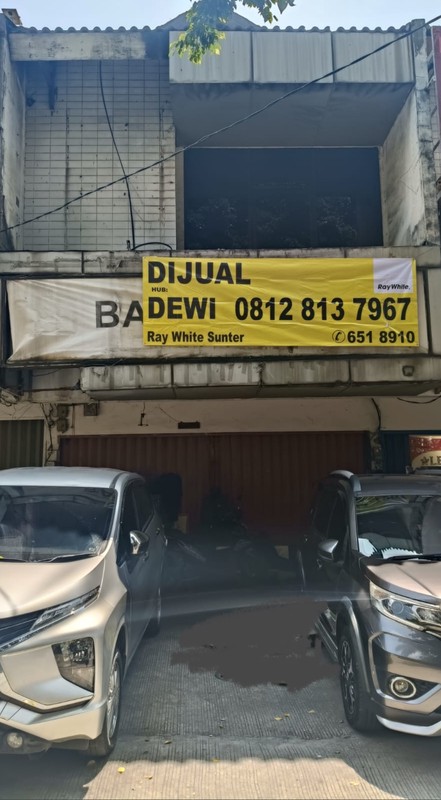 Ruko 2.5 lantai deretan Metro Sunter Plaza hadap Selatan ex bank