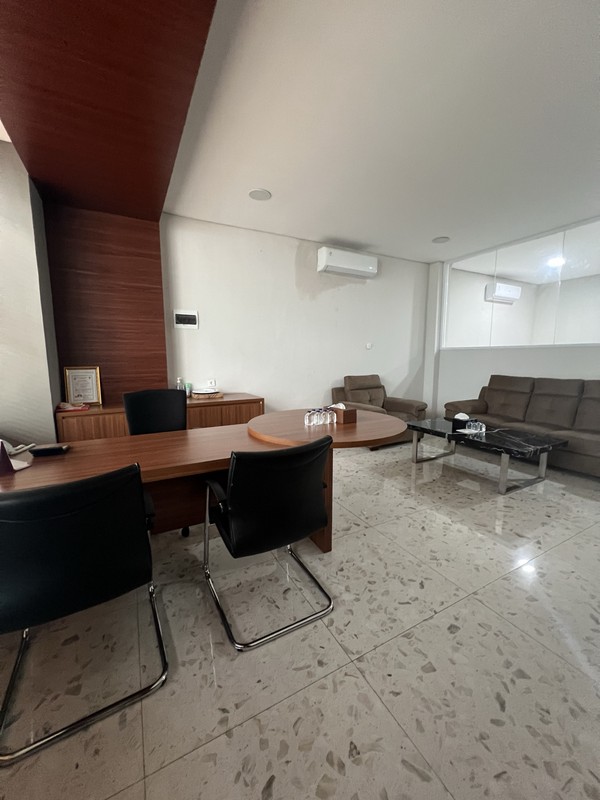 Ruko 5 lantai Royal Sunter hadap selatan uk 5x17 m2 bagus rapi cocok kantor sekali