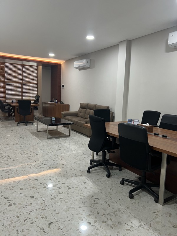 Ruko 5 lantai Royal Sunter hadap selatan uk 5x17 m2 bagus rapi cocok kantor sekali
