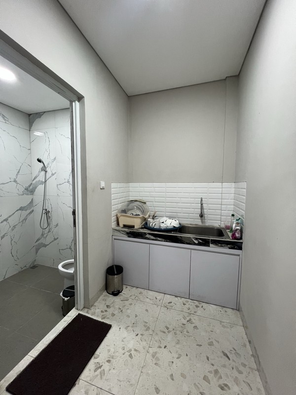 Ruko 5 lantai Royal Sunter hadap selatan uk 5x17 m2 bagus rapi cocok kantor sekali
