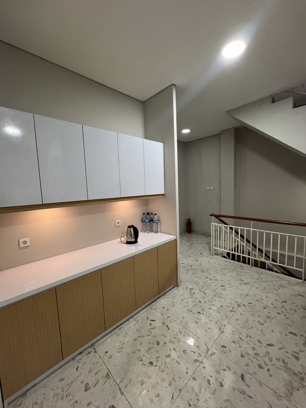 Ruko 5 lantai Royal Sunter hadap selatan uk 5x17 m2 bagus rapi cocok kantor sekali