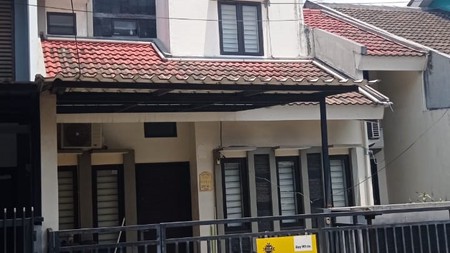 Rumah Rapih 3 Lantai  Griya Loka BSD city