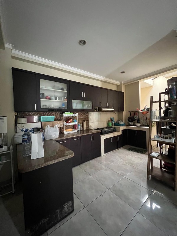 Rumah Rapih 3 Lantai  Griya Loka BSD city