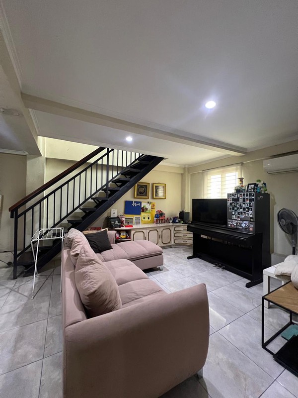 Rumah Rapih 3 Lantai  Griya Loka BSD city