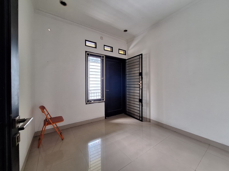 Rumah 2 Lantai Lengkap Taman Belakang di Lokasi Premium Pejaten Dekat Mall & Tol