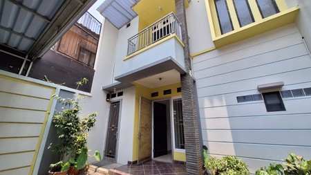 Rumah 2 Lantai Lengkap Taman Belakang di Lokasi Premium Pejaten Dekat Mall & Tol