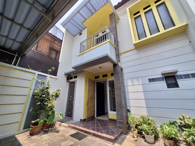 Rumah 2 Lantai Lengkap Taman Belakang di Lokasi Premium Pejaten Dekat Mall & Tol