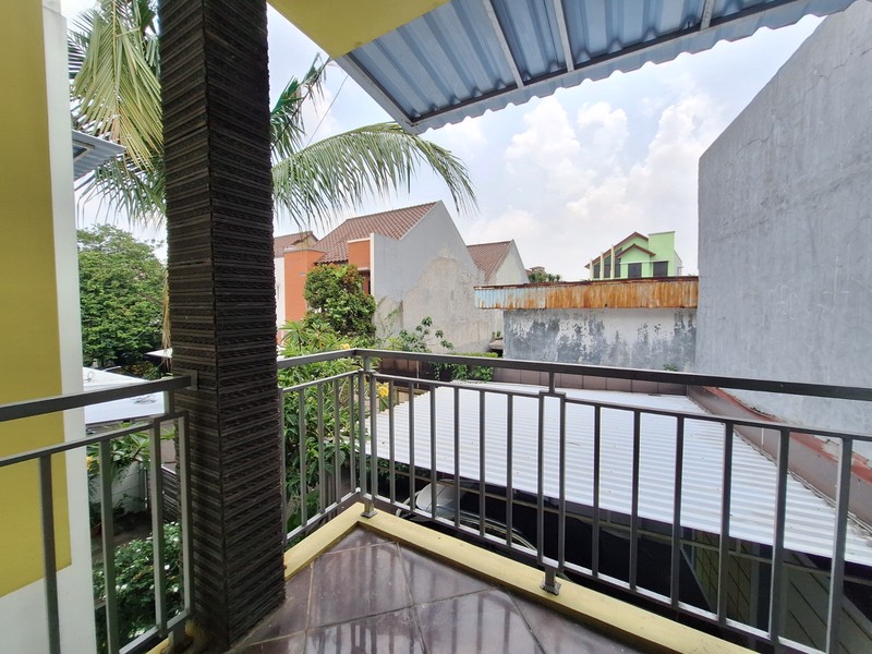 Rumah 2 Lantai Lengkap Taman Belakang di Lokasi Premium Pejaten Dekat Mall & Tol