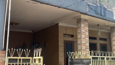 Rumah tingkat 2 Lantai, dekat St Sudimara Bintaro dan pasar tradisional...