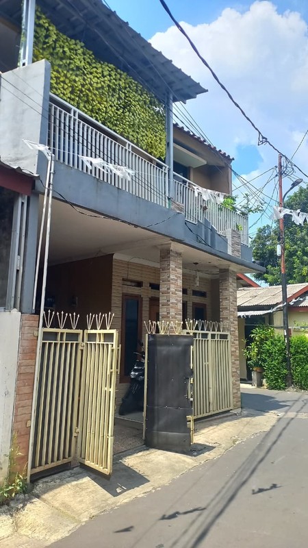 Rumah tingkat 2 Lantai, dekat St Sudimara Bintaro dan pasar tradisional...