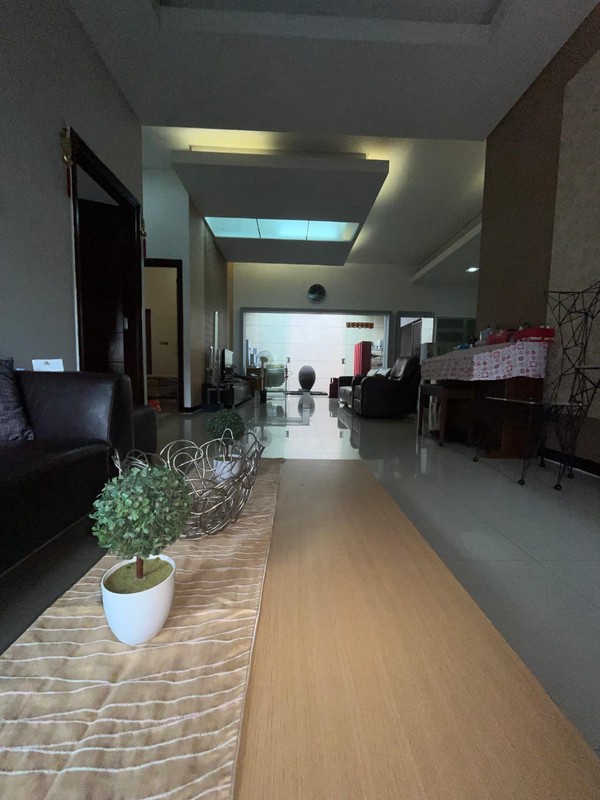 3 Milyar-an Luas 220 M2 Dijual Rumah Darmo Permai Timur - Dekat Madame Chang, Hr. Muhammad, Pasar Modern Puncak Permai, Pakuwon Mall, Akses Tol Satelit
