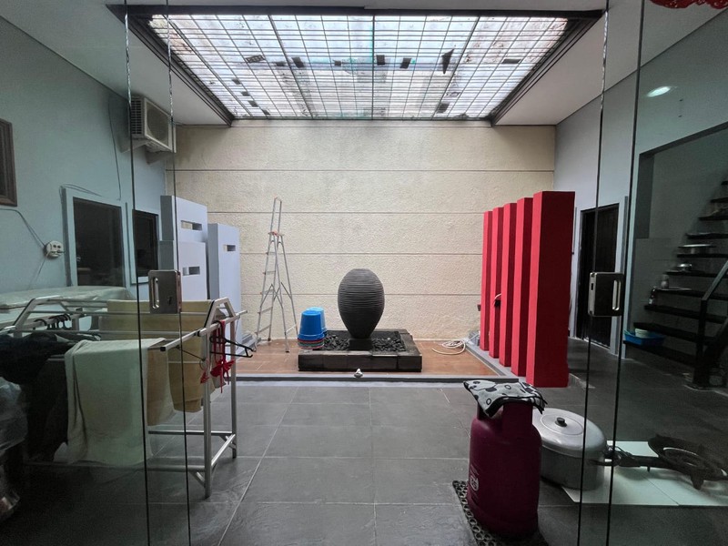 3 Milyar-an Luas 220 M2 Dijual Rumah Darmo Permai Timur - Dekat Madame Chang, Hr. Muhammad, Pasar Modern Puncak Permai, Pakuwon Mall, Akses Tol Satelit