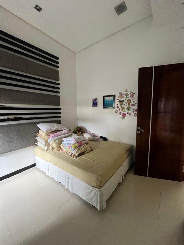 3 Milyar-an Luas 220 M2 Dijual Rumah Darmo Permai Timur - Dekat Madame Chang, Hr. Muhammad, Pasar Modern Puncak Permai, Pakuwon Mall, Akses Tol Satelit