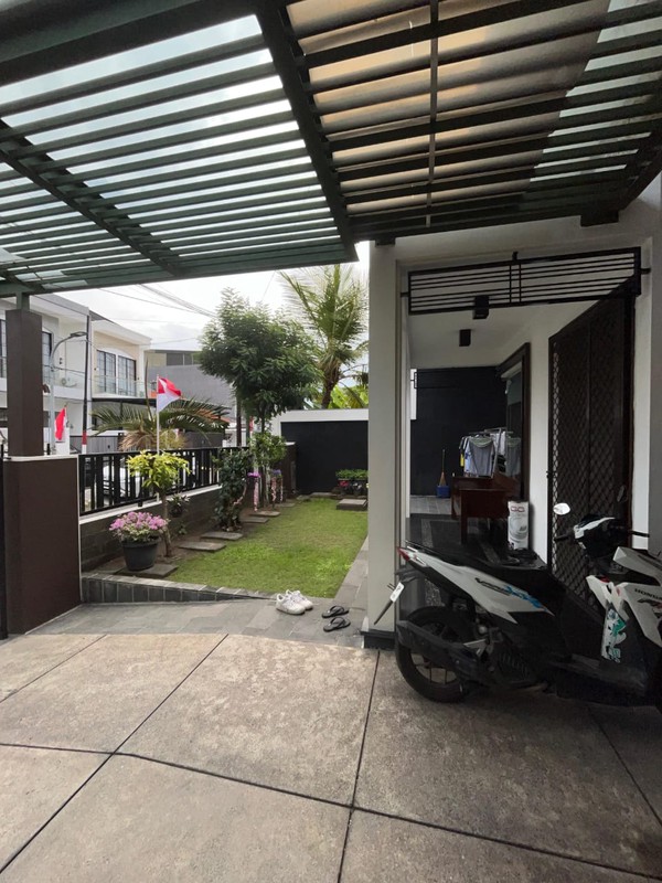 3 Milyar-an Luas 220 M2 Dijual Rumah Darmo Permai Timur - Dekat Madame Chang, Hr. Muhammad, Pasar Modern Puncak Permai, Pakuwon Mall, Akses Tol Satelit