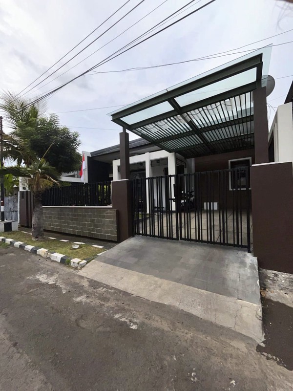 3 Milyar-an Luas 220 M2 Dijual Rumah Darmo Permai Timur - Dekat Madame Chang, Hr. Muhammad, Pasar Modern Puncak Permai, Pakuwon Mall, Akses Tol Satelit