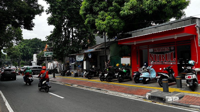 Rumah Akses Jalan 3 Mobil Lokasi Strategis daerah Komersil di Tebet Barat Jaksel