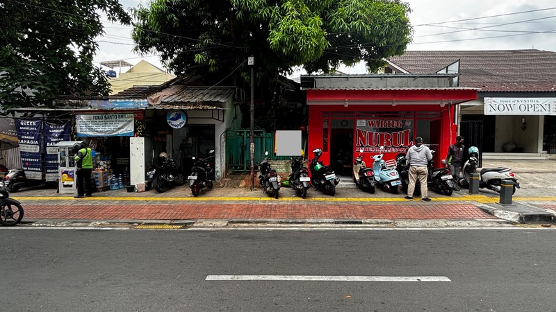 Rumah Akses Jalan 3 Mobil Lokasi Strategis daerah Komersil di Tebet Barat Jaksel
