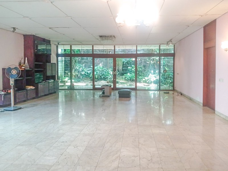 Rumah Mewah Klasik di Pondok Indah, dekat Cilandak Cipete Kemang