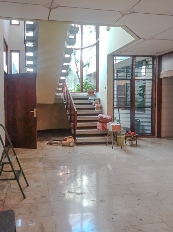 Rumah Mewah Klasik di Pondok Indah, dekat Cilandak Cipete Kemang