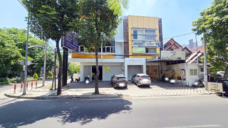 Ruko di Raya Dharmahusada Indah Surabaya Timur, 3 Lantai, Hook/Pojokan, Strategis, SIAP PAKAI... Sewa min 2 tahun