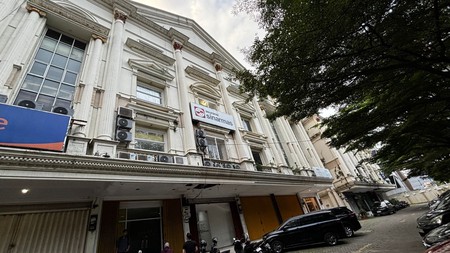 Ruko Komersial dan Strategis di Komplek Royal Palace Tebet, Hadap Depan Ke  Jl. Prof Dr. Soetomo