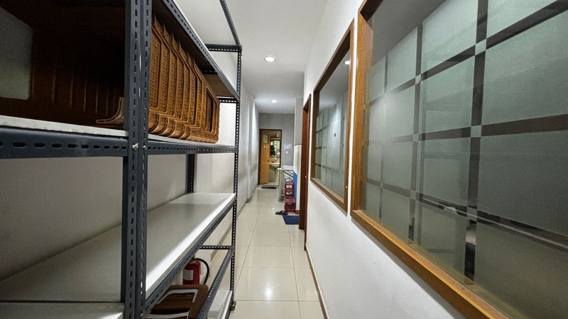 Ruko Komersial dan Strategis di Komplek Royal Palace Tebet, Hadap Depan Ke  Jl. Prof Dr. Soetomo