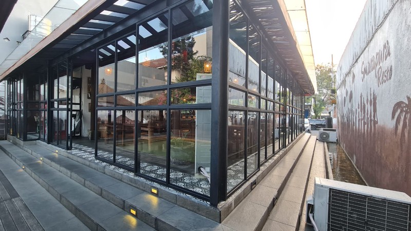 Disewa Bangunan Komersil lokasi Super Strategis di Tebet