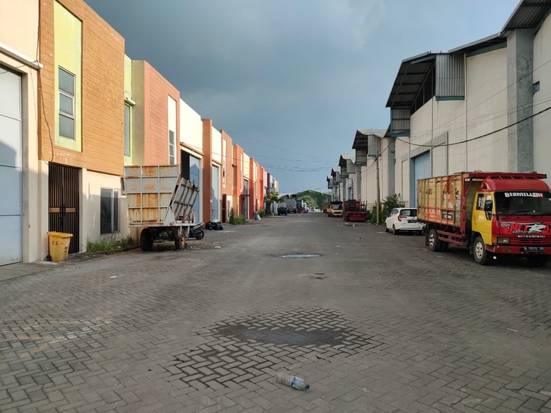 Dijual 604 m2 Gudang Sentra Pergudangan Bambe - Driyorejo - Gresik Jawa Timur Akses Kontainer 40 Feet Strategis Dekat Tol Sumo, Tol Driyorejo-2 , Tol Karangpilang