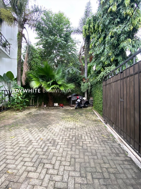 Rumah Baru siap Huni Lokasi Sangat Strategis Area Cilandak Barat