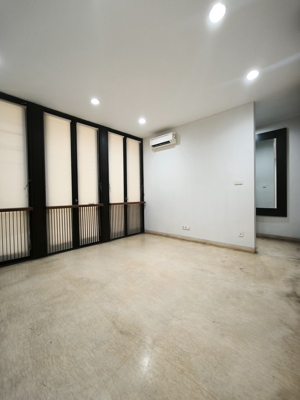 Rumah Modern 4BR, Di Cikatomas Kebayoran Area