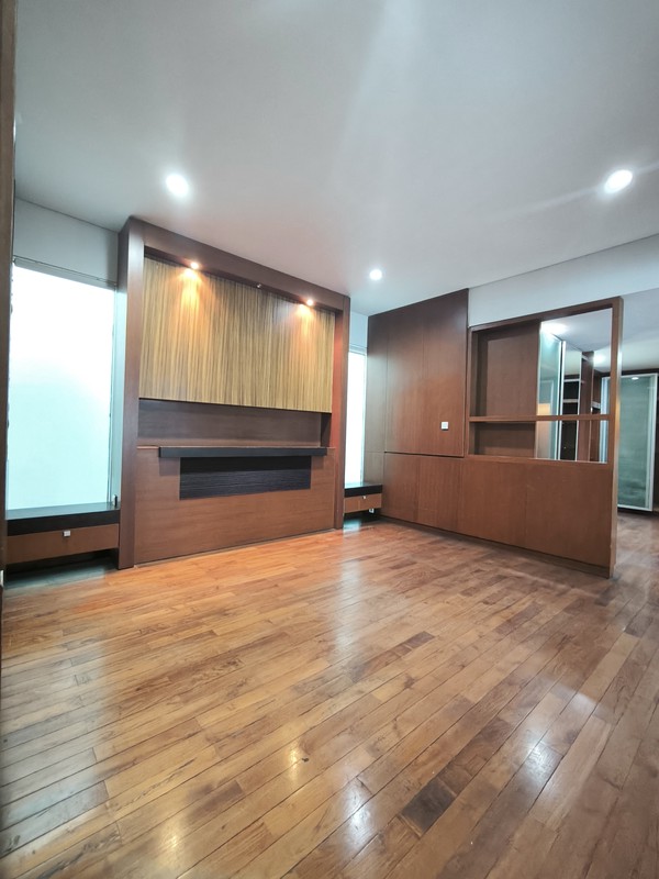 Rumah Modern 4BR, Di Cikatomas Kebayoran Area