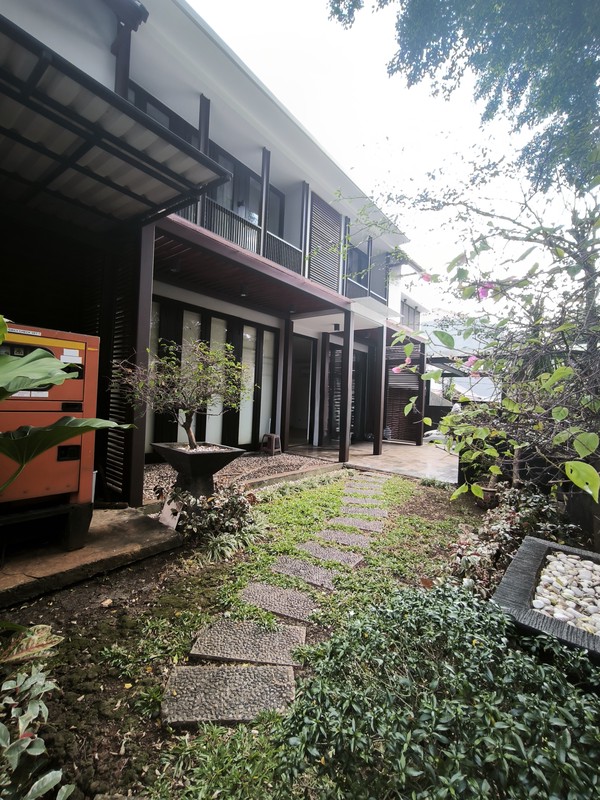 Rumah Modern 4BR, Di Cikatomas Kebayoran Area
