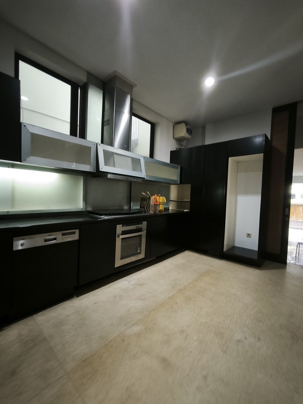 Rumah Modern 4BR, Di Cikatomas Kebayoran Area
