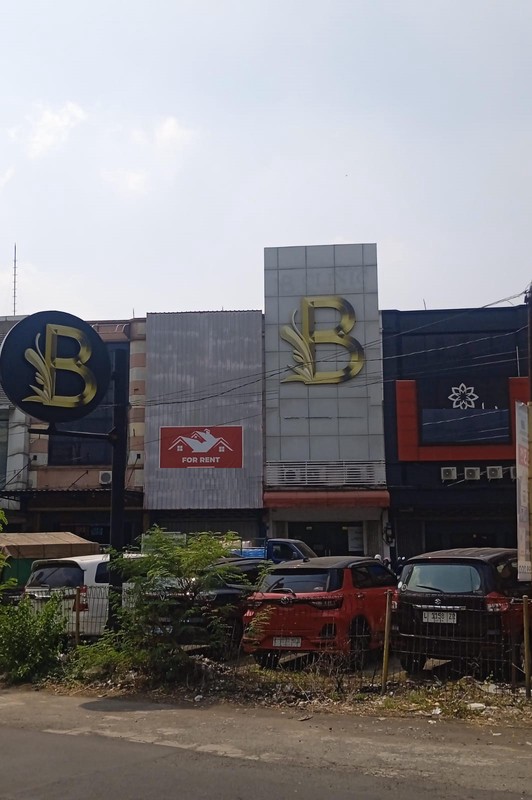 Sewa Ruko di Jalan Bukit Darmo Boulevard, Dukuh Pakis, Surabaya
