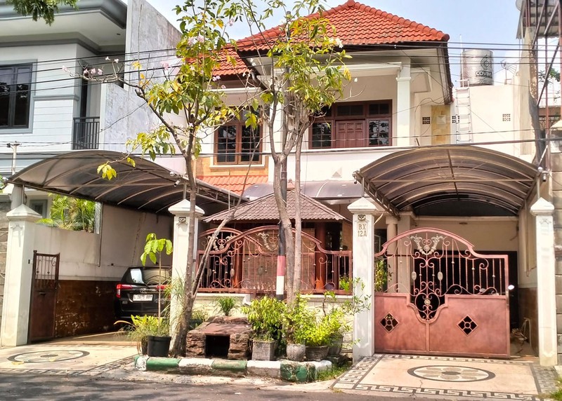 Dijual Rumah Taman Pondok Indah Wiyung Surabaya - Raya Jalan Kembar Utama Dekat Akses Tol Gunungsari, Pakuwon Mall