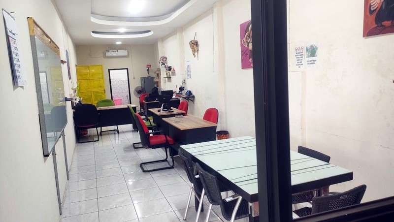 Rumah Usaha Cocok untuk Cafe Aktif Plus Kantor, Lokasi Strategis, - LT -
