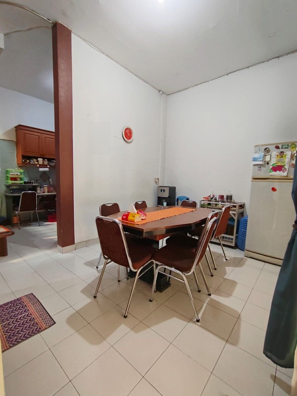 Rumah Hoek lokasi strategis dan Nyaman di Villa Gunung Lestari Ciputat