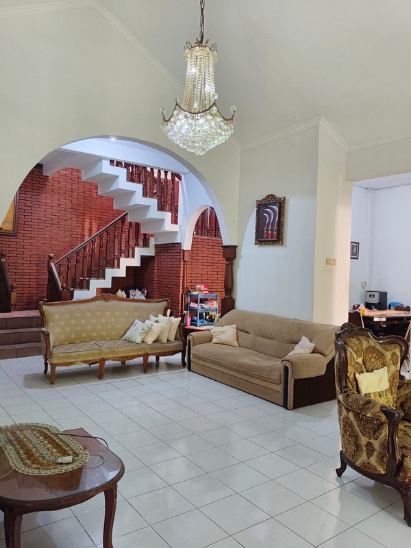 Rumah Hoek lokasi strategis dan Nyaman di Villa Gunung Lestari Ciputat