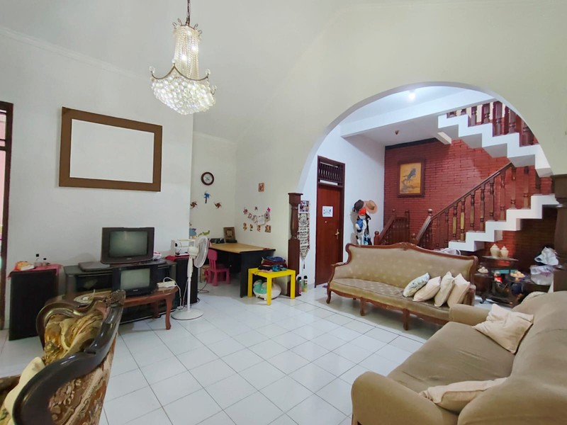 Rumah Hoek lokasi strategis dan Nyaman di Villa Gunung Lestari Ciputat